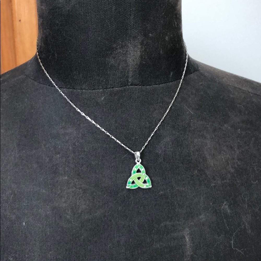 Solvar Trinity Necklace - Celtic